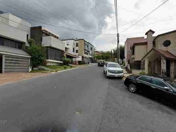 SE VENDE EXCELENTE CASA DE 4 HABITACIONES Y MAS DE 500 METROS CUADRADOS EN MONTERREY NUEVO LEÓN
