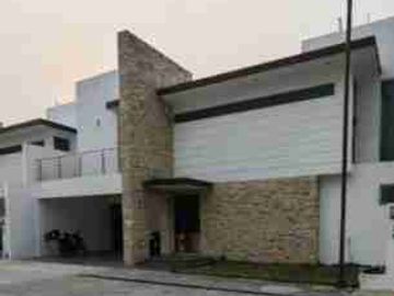 SE VENDE EXCELENTE CASA DE 4 HABITACIONES Y MAS DE 500 METROS CUADRADOS EN MONTERREY NUEVO LEÓN