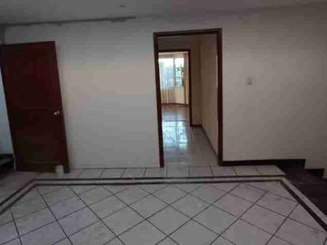 SE VENDE EXCELENTE CASA DE 4 HABITACIONES Y MAS DE 500 METROS CUADRADOS EN MONTERREY NUEVO LEÓN
