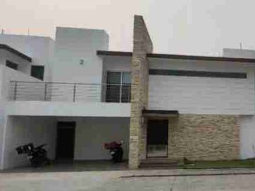 SE VENDE EXCELENTE CASA DE 4 HABITACIONES Y MAS DE 500 METROS CUADRADOS EN MONTERREY NUEVO LEÓN