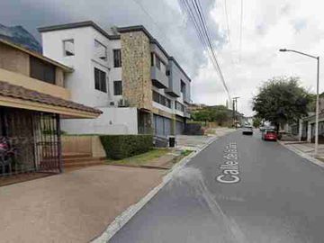 SE VENDE EXCELENTE CASA DE 4 HABITACIONES Y MAS DE 500 METROS CUADRADOS EN MONTERREY NUEVO LEÓN