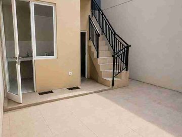 Disewakan Rumah Grand Wisata. Cluster Cherry Ville