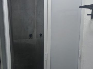 HABITACIÓN EN RENTA AMUEBLADA CON SERVICIOS SOBRE AV DE LA LUZ