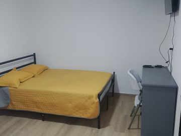 HABITACIÓN EN RENTA AMUEBLADA CON SERVICIOS SOBRE AV DE LA LUZ