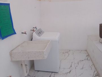 HABITACIÓN EN RENTA AMUEBLADA CON SERVICIOS SOBRE AV DE LA LUZ
