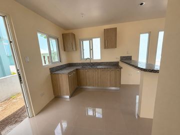 House for Rent in Timog Residences, near Korea Town, Friendship and Clark
