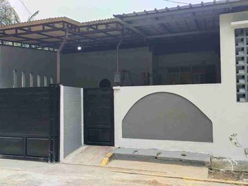 rumah hoek tanah strategis tidak hadapan dgn rumah lain