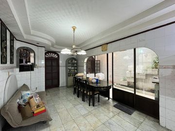Dijual Villa Hook Komplek Taman Polonia