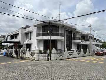 Dijual Villa Hook Komplek Taman Polonia