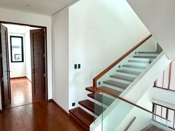 For Sale Brand New 5 Bedrooms in Alabang West Village