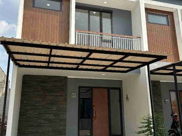Kesempatan Emas! Rumah 2 lantai siap huni model Cantik di Tangerang Selatan, Akses Mudah ke Tol
