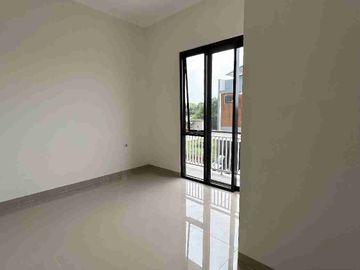 Kesempatan Emas! Rumah 2 lantai siap huni model Cantik di Tangerang Selatan, Akses Mudah ke Tol