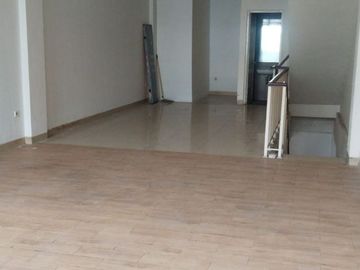 Disewakan Ruko 3 Lantai di Boulevard jalan utama , dekat bola dunia gerbang selatan Galaxy