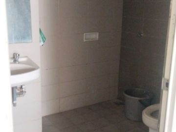 Disewakan Ruko 3 Lantai di Boulevard jalan utama , dekat bola dunia gerbang selatan Galaxy