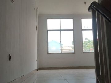 Disewakan Ruko 3 Lantai di Boulevard jalan utama , dekat bola dunia gerbang selatan Galaxy