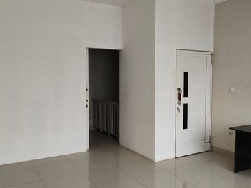 Disewakan ruko siap huni Di Grand Galaxy Bekasi