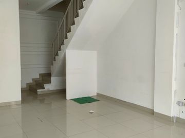 Disewakan ruko siap huni Di Grand Galaxy Bekasi
