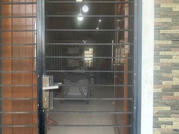 Rumah 2 Lantai Full Renovasi di Alam Indah, Cipondoh