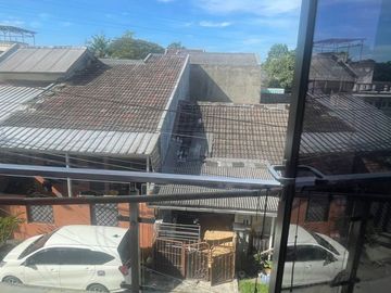 Rumah 2 Lantai Full Renovasi di Alam Indah, Cipondoh