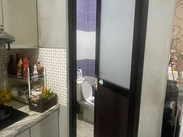 Rumah 2 Lantai Full Renovasi di Alam Indah, Cipondoh