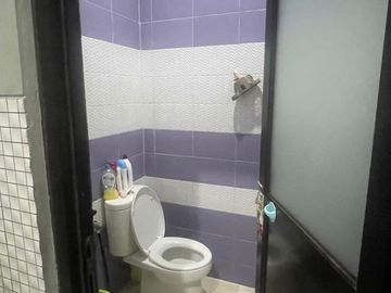Rumah 2 Lantai Full Renovasi di Alam Indah, Cipondoh