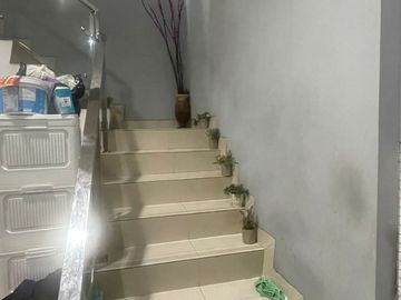 Rumah 2 Lantai Full Renovasi di Alam Indah, Cipondoh