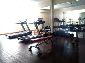 Murah di bawah NJOP & Harga Beli Awal! Dijual 1BR Unfurnished Madison Park unfurnished Rapi Bersih, Fasilitas Kolam Renang, Sky Garden,Lapangan Basket