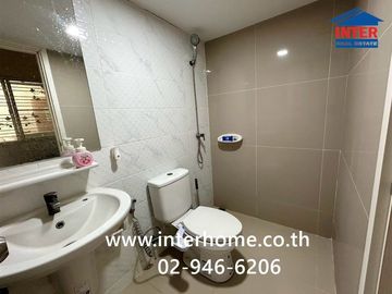 Two-story townhome, 18.7 sq.wah, Pruksa Ville 92 Onnut-Suvarnabhumi, near Suvarnabhumi Airport, Soi Ladkrabang 14/1, Ladkrabang Road, Bang Phli, Samut