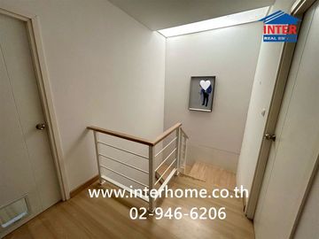 Two-story townhome, 18.7 sq.wah, Pruksa Ville 92 Onnut-Suvarnabhumi, near Suvarnabhumi Airport, Soi Ladkrabang 14/1, Ladkrabang Road, Bang Phli, Samut