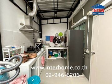 Two-story townhome, 18.7 sq.wah, Pruksa Ville 92 Onnut-Suvarnabhumi, near Suvarnabhumi Airport, Soi Ladkrabang 14/1, Ladkrabang Road, Bang Phli, Samut