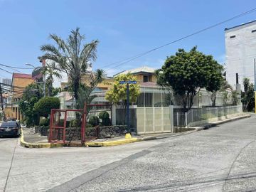 Well Maintained House & Lot Compound (1 Main House, 1 Small House)  in the center of Metro Manila (Mandaluyong)