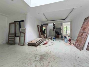 Dijual Rumah 2 Lantai Huk Minimalis Modern di Villa Melati Mas Serpong