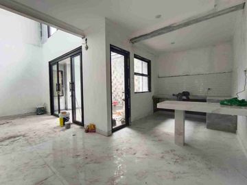 Dijual Rumah 2 Lantai Huk Minimalis Modern di Villa Melati Mas Serpong