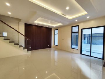 For Sale Modern 3 Storey Townhouse in Carmel 5 Subd Tandang Sora, Q.C. KSA