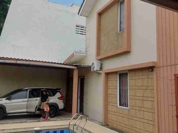 Jual Rumah Rapi siap huni ada Pool di Bukit Golf