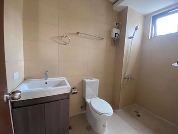 For Sale Modern 3 Storey Townhouse w/ Roofdeck in East Teachers Village, Q.C. KSA