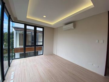 For Sale Modern 3 Storey Townhouse w/ Roofdeck in East Teachers Village, Q.C. KSA