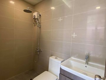 For Sale Modern 3 Storey Townhouse w/ Roofdeck in East Teachers Village, Q.C. KSA