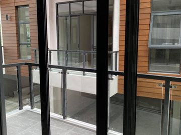 For Sale Modern 3 Storey Townhouse w/ Roofdeck in East Teachers Village, Q.C. KSA