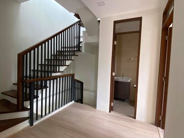 For Sale Modern 3 Storey Townhouse w/ Roofdeck in East Teachers Village, Q.C. KSA