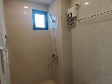 For Sale Modern 3 Storey Townhouse w/ Roofdeck in East Teachers Village, Q.C. KSA
