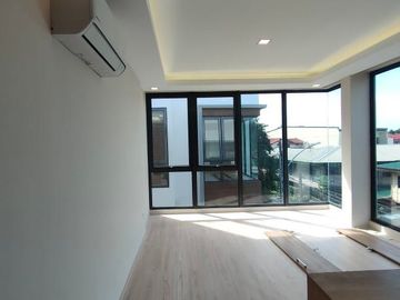 For Sale Modern 3 Storey Townhouse w/ Roofdeck in East Teachers Village, Q.C. KSA