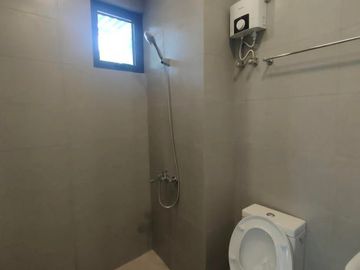 For Sale Modern 3 Storey Townhouse w/ Roofdeck in East Teachers Village, Q.C. KSA