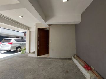 For Sale Modern 3 Storey Townhouse w/ Roofdeck in East Teachers Village, Q.C. KSA