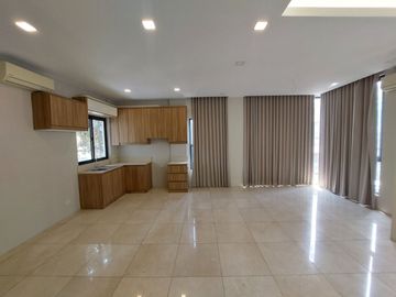 For Sale Modern 3 Storey Townhouse w/ Roofdeck in East Teachers Village, Q.C. KSA