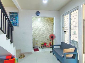 Disewakan Cepat Cluster Omaha Gading Serpong, Semi Furnished dan Sudah Renov