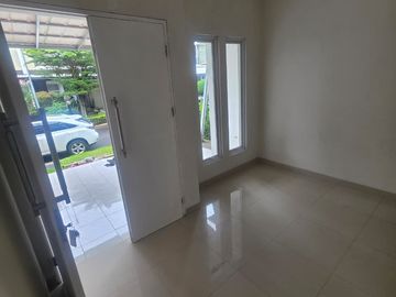 Disewakan rumah siap huni 3 kamar tidur di Cluster San Lorenzo Gading Serpong Tangerang