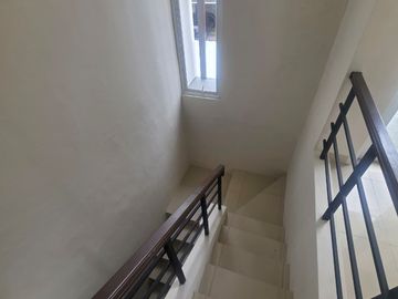 Disewakan rumah siap huni 3 kamar tidur di Cluster San Lorenzo Gading Serpong Tangerang