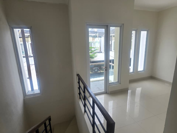 Disewakan rumah siap huni 3 kamar tidur di Cluster San Lorenzo Gading Serpong Tangerang