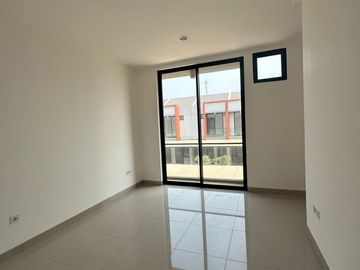 Disewakan Murah !!! Rumah Milenial PIK 2 Uk 4.5 x 15 Kosongan + AC Siap Huni. Jakarta Utara